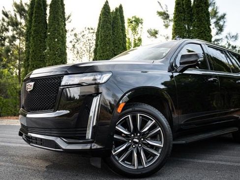 Used 2023 Cadillac Escalade Sport AWD/4WD image 3