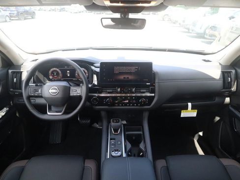 New 2026 Nissan Pathfinder Platinum AWD/4WD image 7