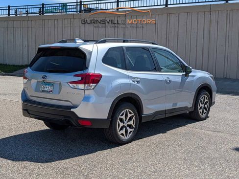 Used 2019 Subaru Forester Premium AWD/4WD image 7