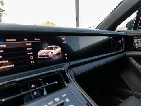 Certified 2024 Porsche Panamera 4 image 32