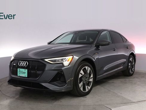 Used 2022 Audi e-tron Premium w/ Convenience Plus Package AWD/4WD image 2
