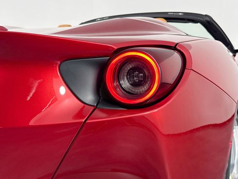 Used 2019 Ferrari Portofino RWD image 50