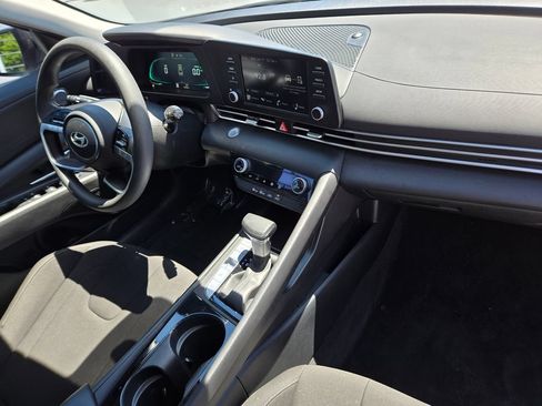 Used 2025 Hyundai Elantra Hybrid FWD image 10