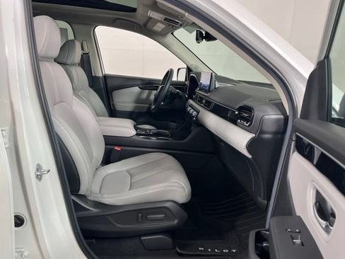 Certified 2025 Honda Pilot Touring image 8