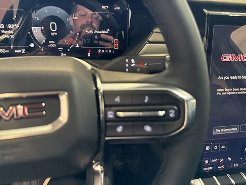 New 2025 GMC Acadia Elevation w/ Elevation Premium Package image 32