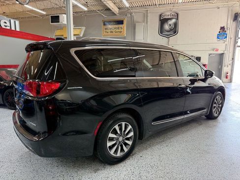 Used 2020 Chrysler Pacifica Limited FWD image 4