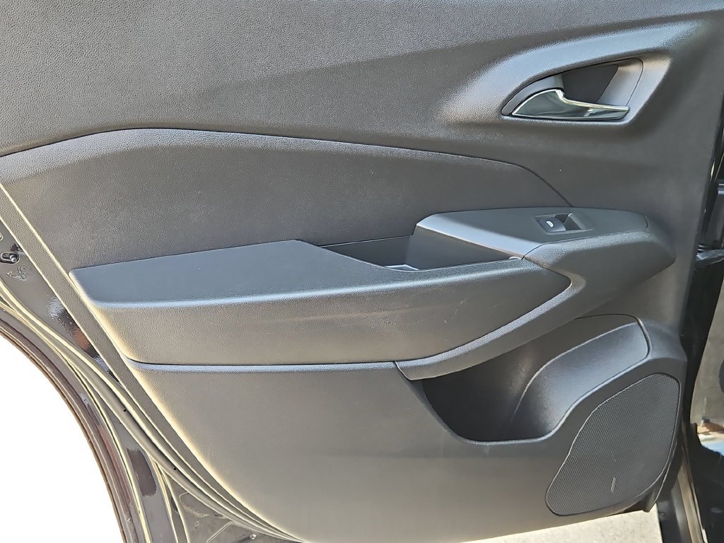 Used 2025 Chevrolet Trax LT w/ LT Convenience Package FWD image 27