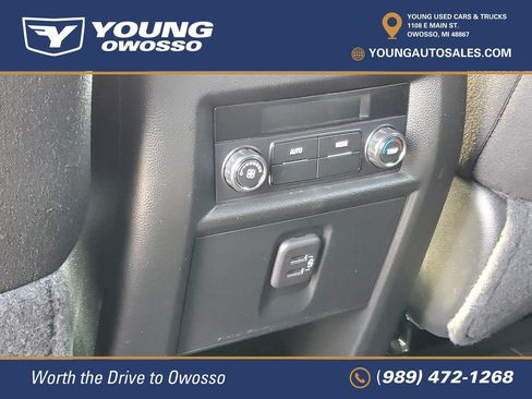 Used 2023 Chevrolet Traverse LT FWD image 28