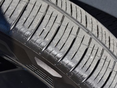 Used 2025 Volkswagen Atlas SE image 11