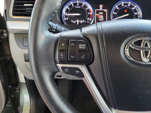 Used 2015 Toyota Highlander Limited image 26