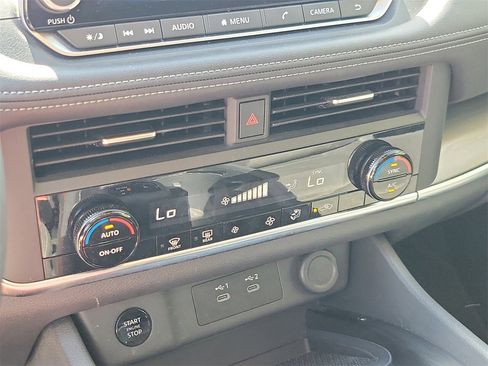 Used 2025 Nissan Rogue SV image 26