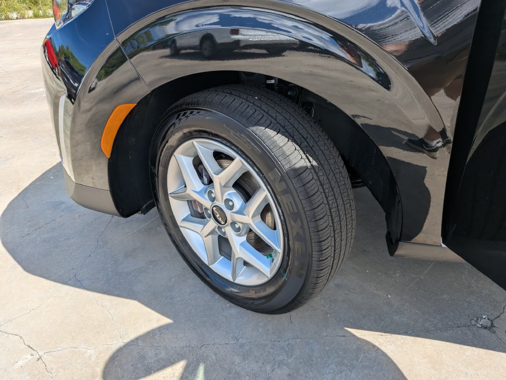 Certified 2025 Kia Soul LX w/ LX Technology Package FWD image 34