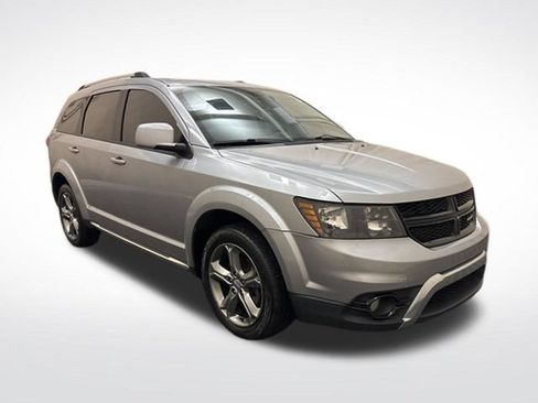 Used 2017 Dodge Journey Crossroad FWD image 3