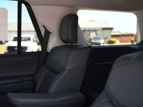 New 2026 Ford Expedition Active image 18