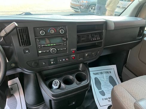 Used 2015 Chevrolet Express 2500 RWD image 31