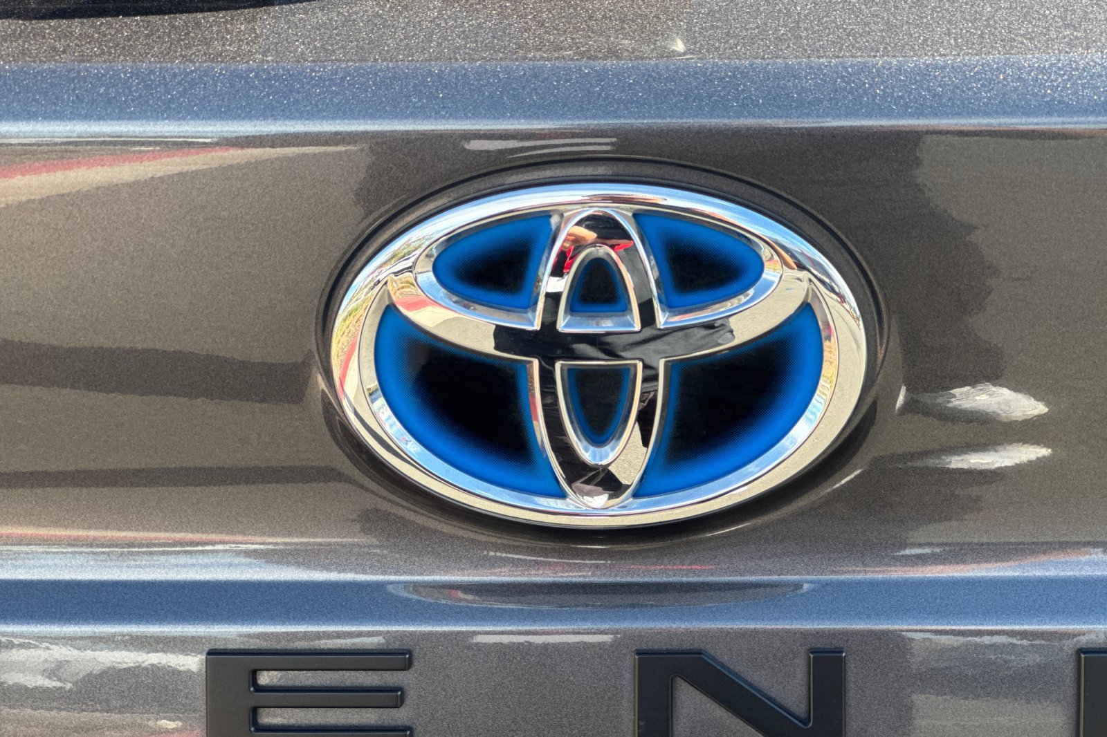 Used 2025 Toyota Sienna XLE FWD image 48