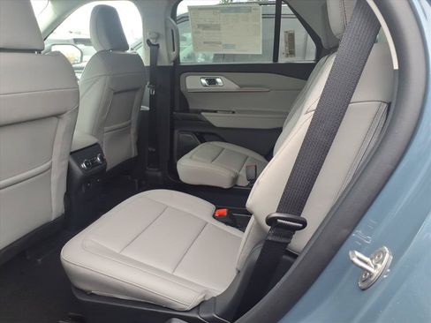 Used 2026 Ford Explorer Active w/ Active Comfort Package AWD/4WD image 7