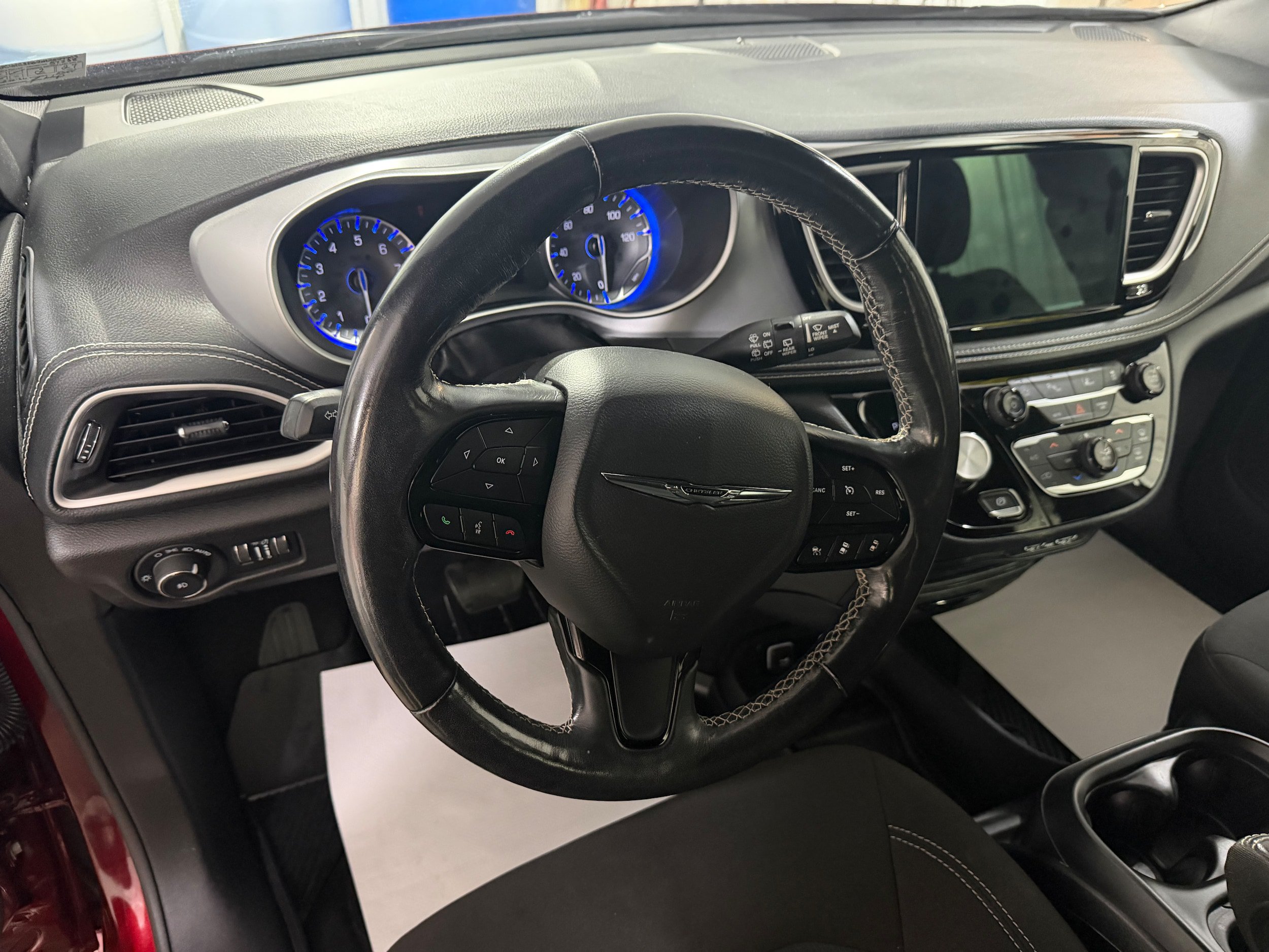 Used 2021 Chrysler Pacifica Touring w/ Cold Weather Group AWD/4WD image 9