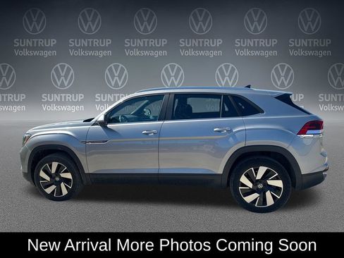 Used 2024 Volkswagen Atlas Cross Sport SE image 2