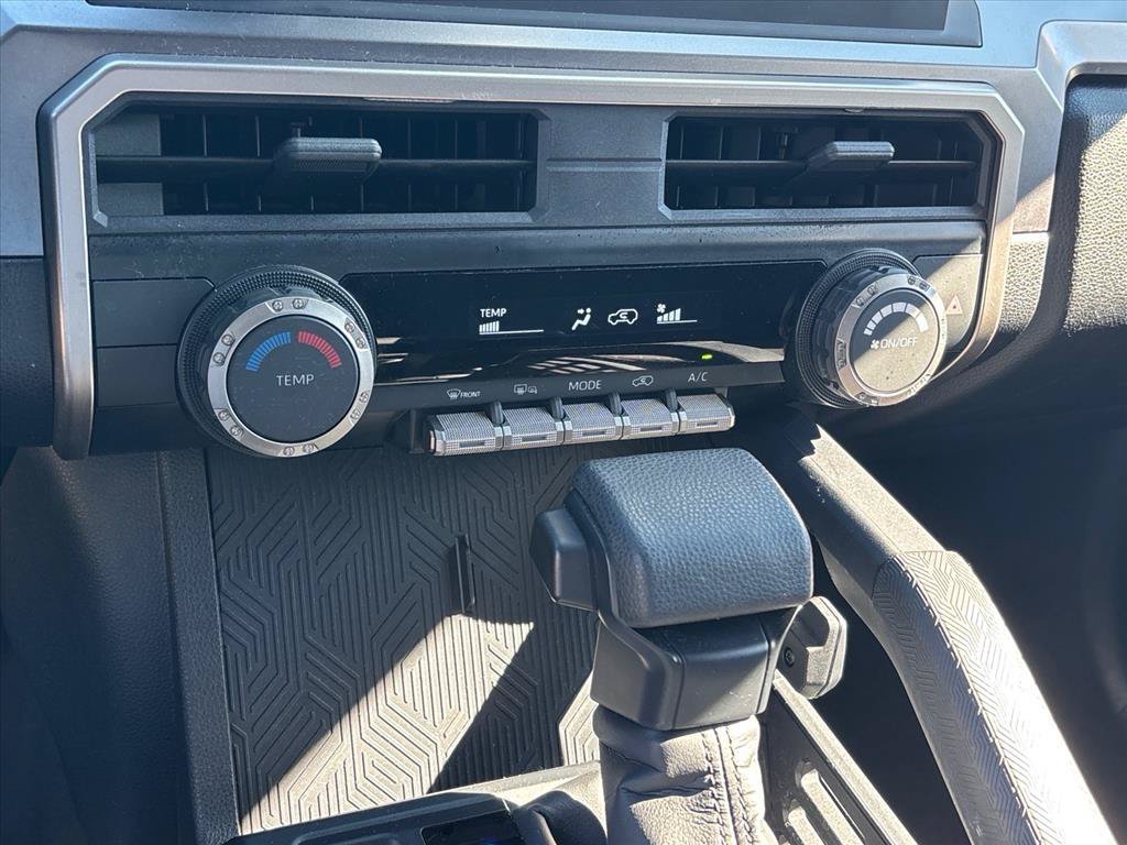 Used 2025 Toyota 4Runner SR5 AWD/4WD image 18