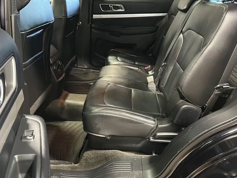 Used 2016 Ford Explorer XLT w/ Equipment Group 202A AWD/4WD image 11