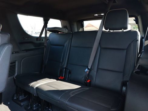 Used 2025 Chevrolet Suburban Premier image 31