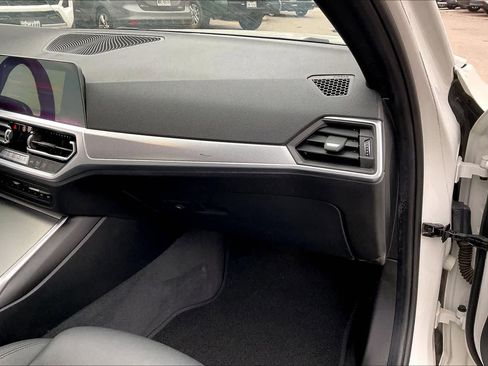 Used 2019 BMW 330i Sedan w/ Driving Assistance Package image 18