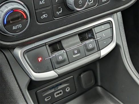 Used 2024 GMC Terrain SLT w/ Tech Package image 24