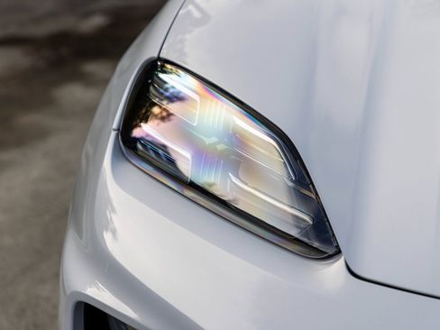 New 2025 Porsche Macan Electric image 14