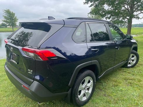Used 2019 Toyota RAV4 XLE w/ Convenience Package AWD/4WD image 9