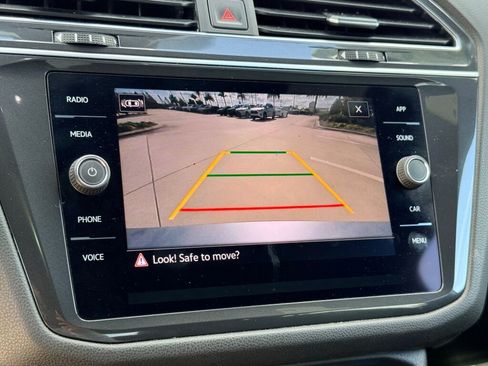 Used 2022 Volkswagen Tiguan SE R-Line image 25