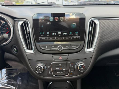 Used 2018 Chevrolet Malibu LT image 26