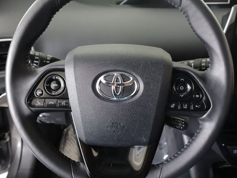 Used 2020 Toyota Prius XLE image 12