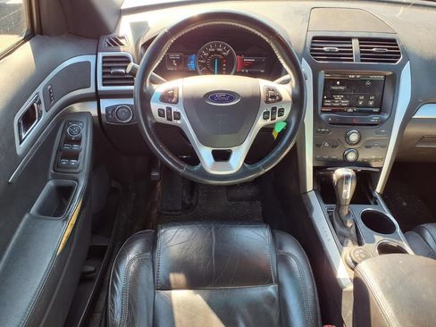 Used 2014 Ford Explorer XLT w/ Equipment Group 202A AWD/4WD image 10