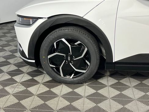 Used 2024 Hyundai Ioniq 5 SEL image 12