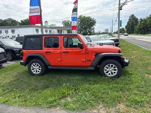 Used 2018 Jeep Wrangler Unlimited Rubicon AWD/4WD image 3
