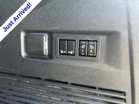 Used 2024 Chevrolet Tahoe Premier RWD image 32