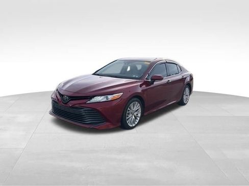 Used 2020 Toyota Camry XLE image 1