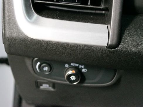 Used 2024 GMC Terrain SLE w/ Driver Convenience Package FWD image 14
