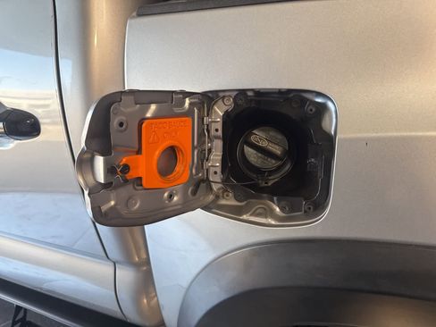 Used 2017 Toyota Tacoma TRD Off-Road w/ Tow Package image 11