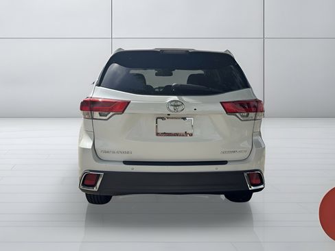 Used 2017 Toyota Highlander Limited image 8