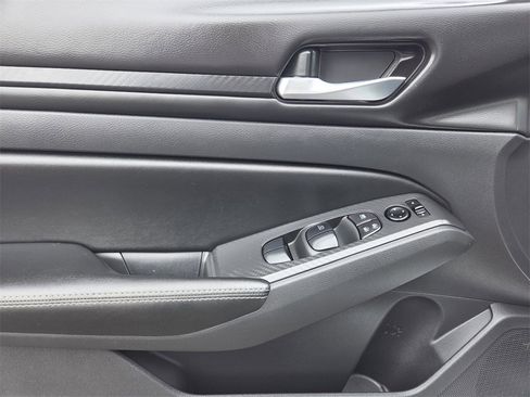 Used 2024 Nissan Altima 2.5 SV w/ SV Premium Package image 17