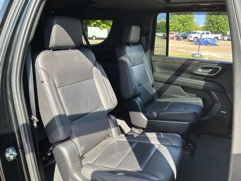 Used 2022 Chevrolet Suburban LT w/ LT Signature Package AWD/4WD image 33
