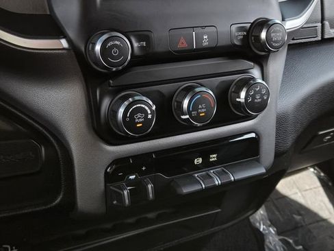 Used 2024 RAM 2500 Big Horn AWD/4WD image 31