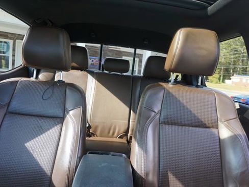 Used 2021 Toyota Tacoma Limited image 21