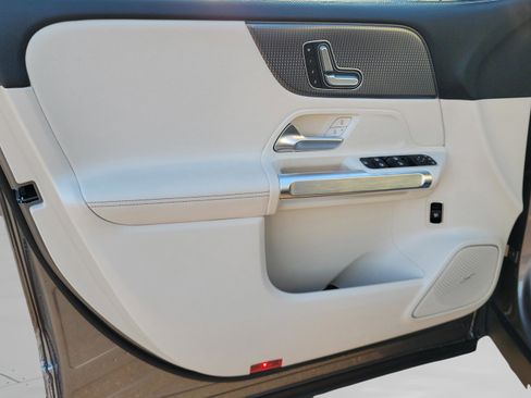 Used 2021 Mercedes-Benz GLB 250 image 19