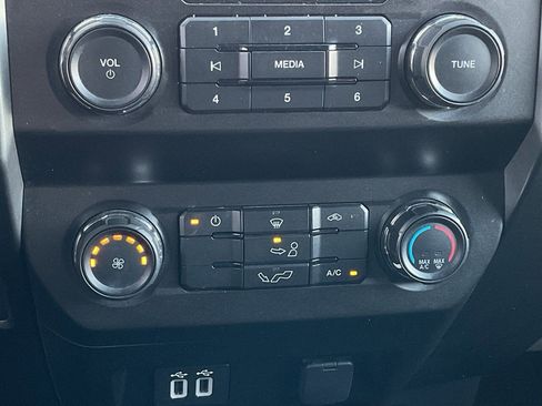 Used 2019 Ford F150 XLT image 41