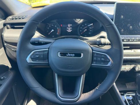 Used 2025 Jeep Compass Latitude w/ Convenience Group image 12