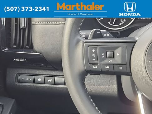 Used 2025 Nissan Pathfinder SV FWD image 26