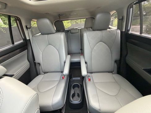 Used 2022 Toyota Highlander Platinum AWD/4WD image 37